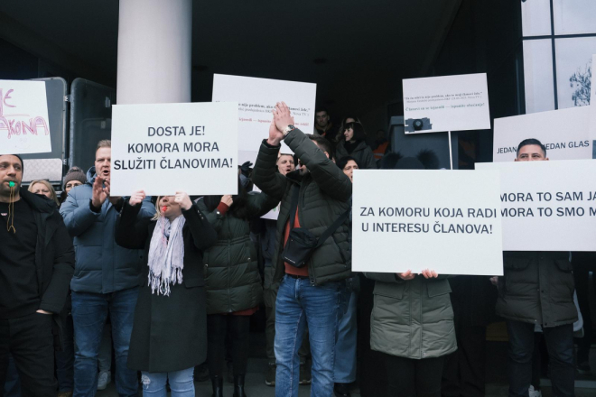 Fizioterapeuti održali prosvjed pred Hrvatskom komorom fizioterapeuta: Traže ostavku predsjednice