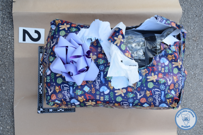 Istarska policija presrela božićne poklone: Zaplijenjeno preko 11 kilograma marihuane