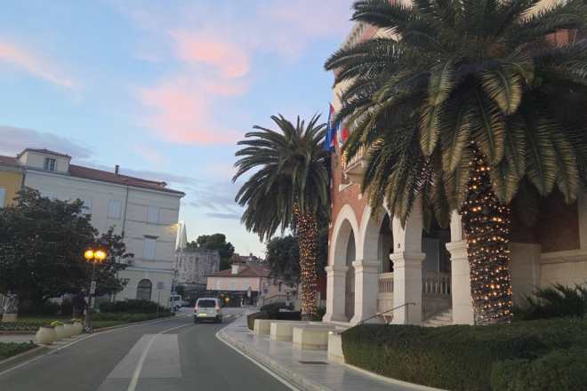 Poreč povećava porodiljne naknade i uvodi božićnice za roditelje njegovatelje!