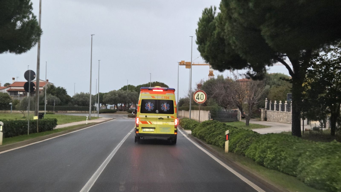 Teška nesreća u Rovinju: Pao kroz krov s visine od 7 metara i teško se ozlijedio