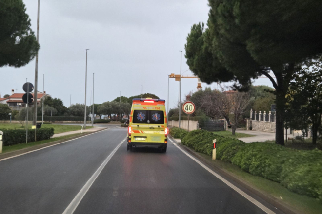 Teška nesreća u Rovinju: Pao kroz krov s visine od 7 metara i teško se ozlijedio