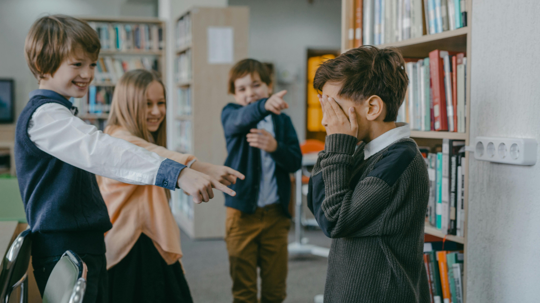 Tko je odgovoran za vršnjačko nasilje? Stručnjaci i policija tvrde: Ključna je pravovremena reakcija roditelja i škole!