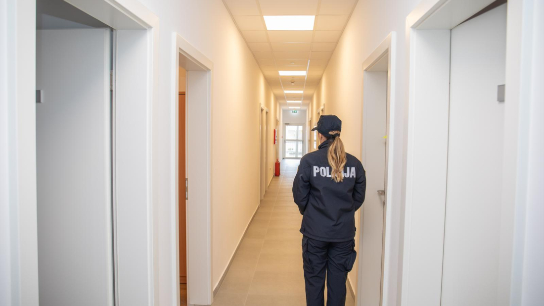 Uhićen zbog pijane vožnje pa razbijao po policijskoj postaji u Poreču!