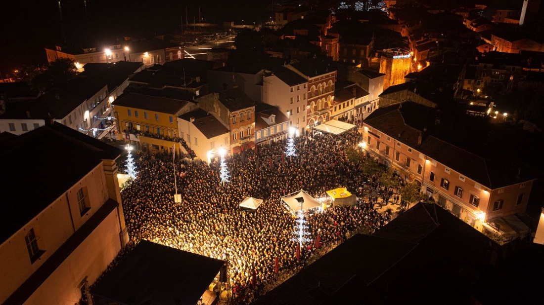 Poreč za jubilarni 10. Advent pripremio najbogatiji program dosad: Za Novu godinu nastupa Toni Cetinski