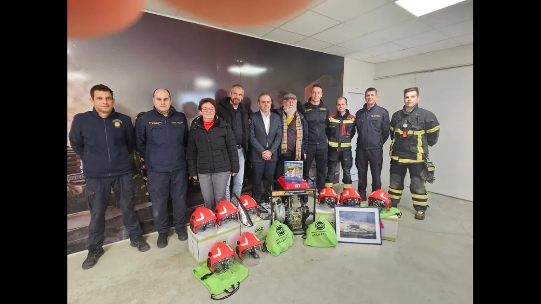U znak zahvlanosti što su ih spasili vlasnici ribarskog obrta 'Bigaj' uručili donaciju vatrogascima Labina