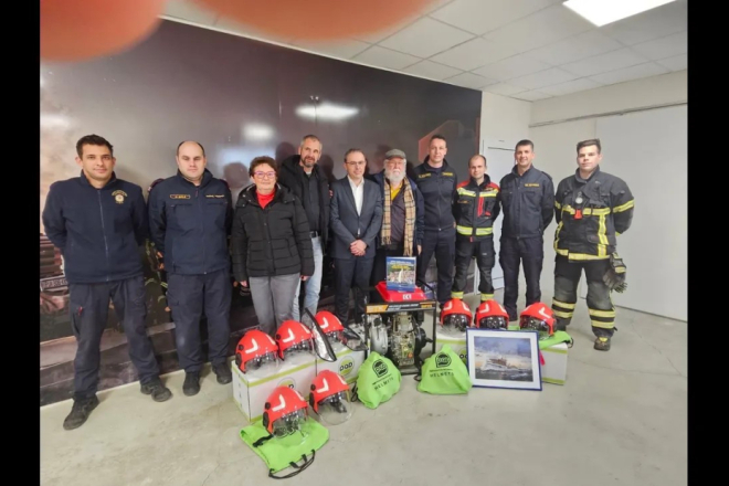 U znak zahvlanosti što su ih spasili vlasnici ribarskog obrta 'Bigaj' uručili donaciju vatrogascima Labina