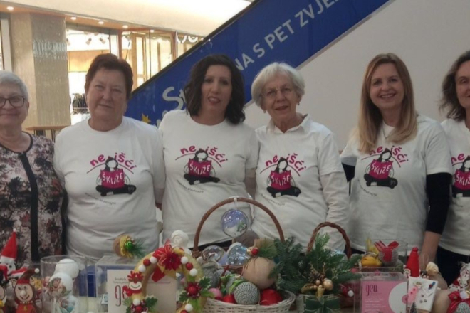 Klub Gea Pula prikupio 1.640 eura na božićnom štandu u Max Cityju