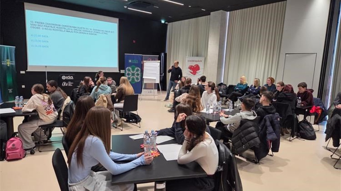 Pula: Kvizom ''Ekrane isključi, u stvarni život se uključi“ zaključen Mjesec borbe protiv ovisnosti