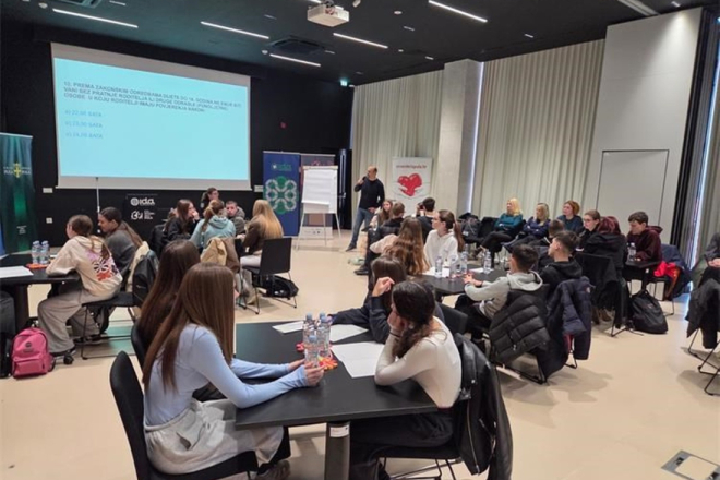 Pula: Kvizom ''Ekrane isključi, u stvarni život se uključi“ zaključen Mjesec borbe protiv ovisnosti