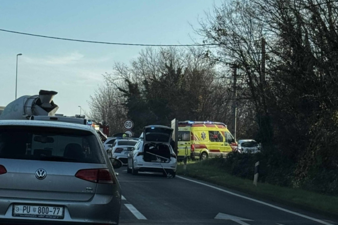 Prometna na ulazu na Y kod Bonaci!