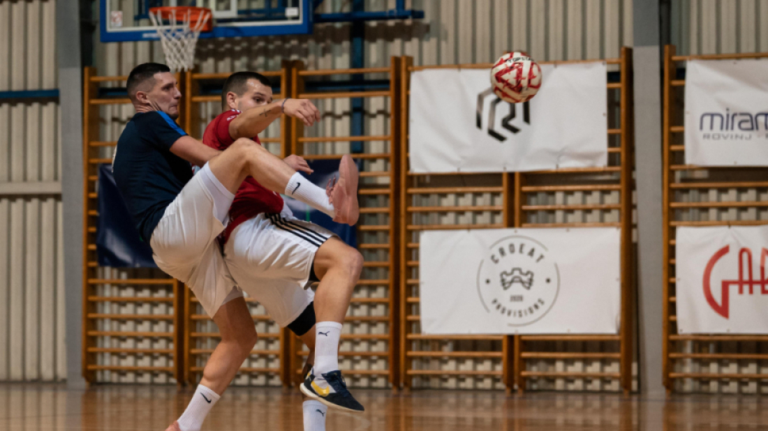 Ove nedjelje u dvorani Valbruna počinje Zimska malonogometna liga grada Rovinja uz snažnu humanitarnu poruku!