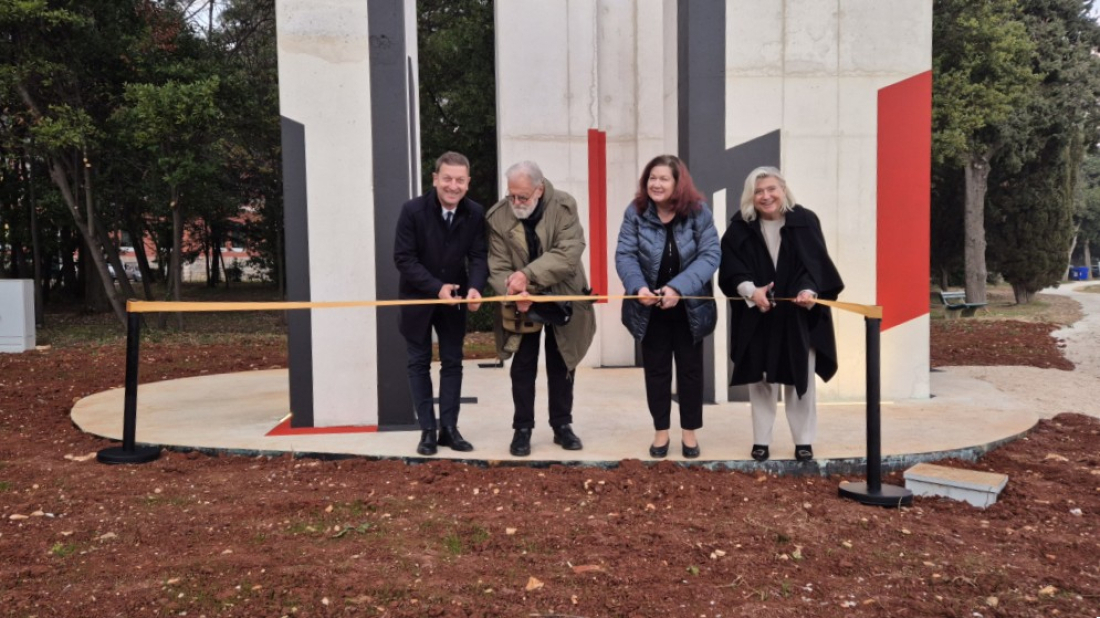Dean Jokanović-Toumin donirao skulpturu „Dan i noć“ gradu Rovinju i bolnici "Martin Horvat"