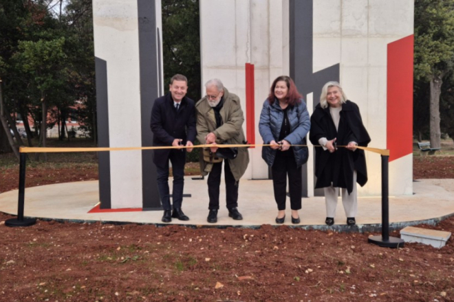 Dean Jokanović-Toumin donirao skulpturu „Dan i noć“ gradu Rovinju i bolnici "Martin Horvat"