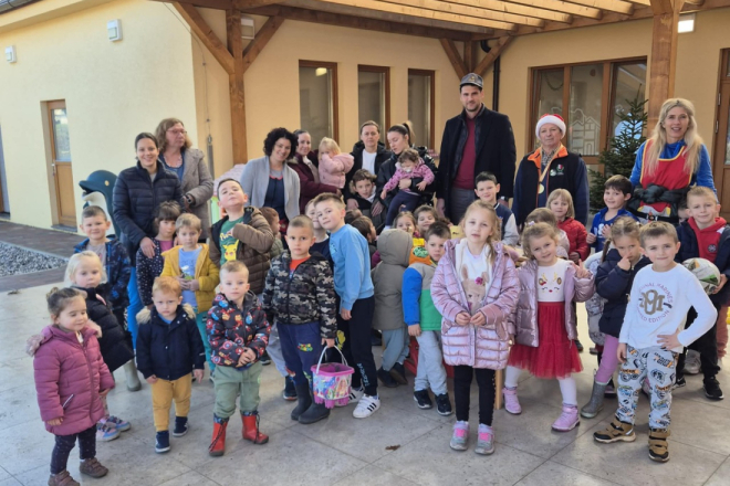 Vižinada: Pčelar Emilijano Marković donirao med od bršljana vrtiću u Vižinadi