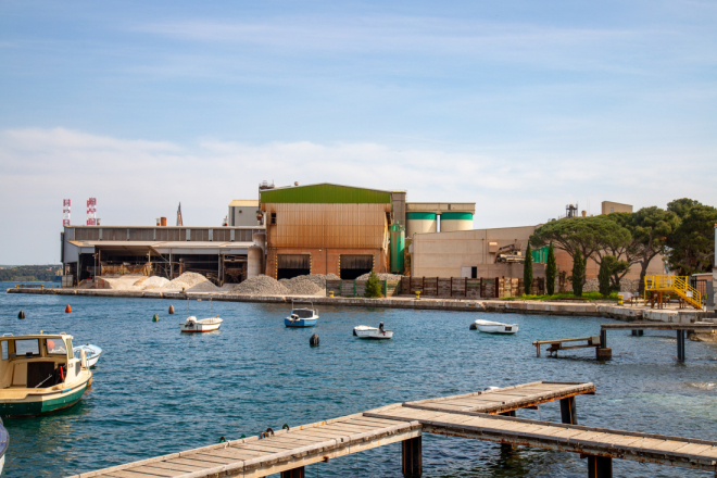 NL FZ upozorava: Gradonačelnik Grbin ne reagira na alarmantna zagađenja cementare u Puli