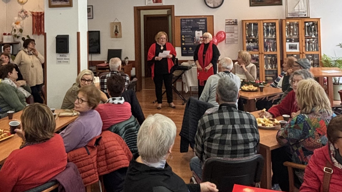 U Udruzi umirovljenika Rovinj održano tradicionalno predblagdansko druženje