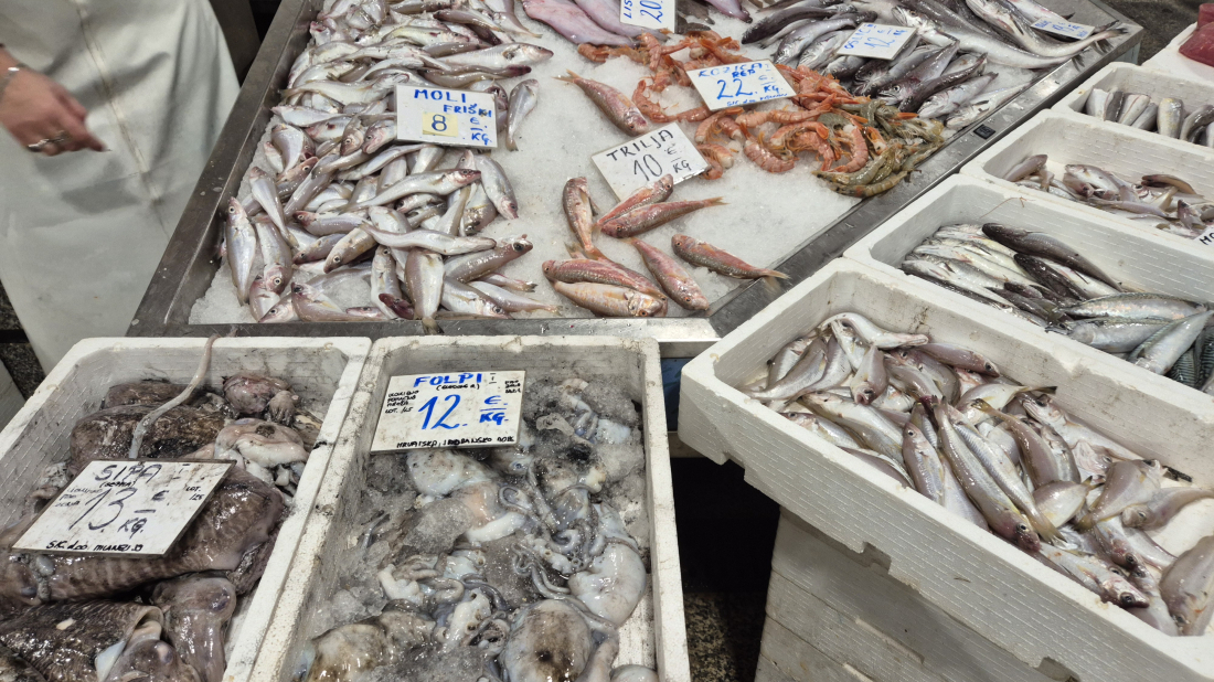 Ponuda ribe na pulskoj tržnici skromnija nego inače, bakalar i dalje hit među Istrijanima!