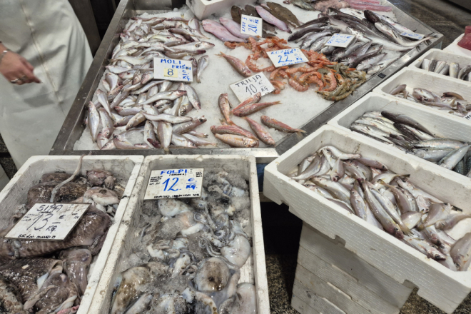 Ponuda ribe na pulskoj tržnici skromnija nego inače, bakalar i dalje hit među Istrijanima!