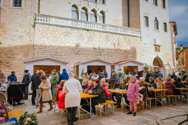 Badnjak u znaku tradicije i zajedništva: Općina Bale organizira ručak s mještanima!