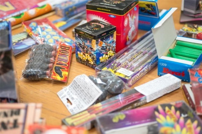 Od danas dozvoljeno korištenje petardi, MUP provodi akciju „Mir i dobro“: Roditelji, nadzirite djecu!