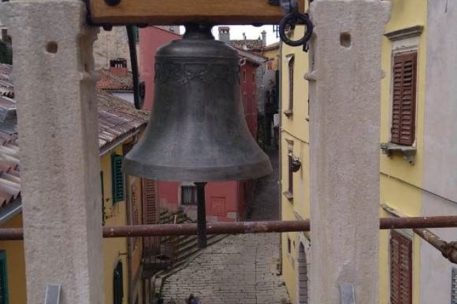 Labin: Restaurirana preslica zvona crkvice Gospe od Karmela u ulici Giuseppine Martinuzzi