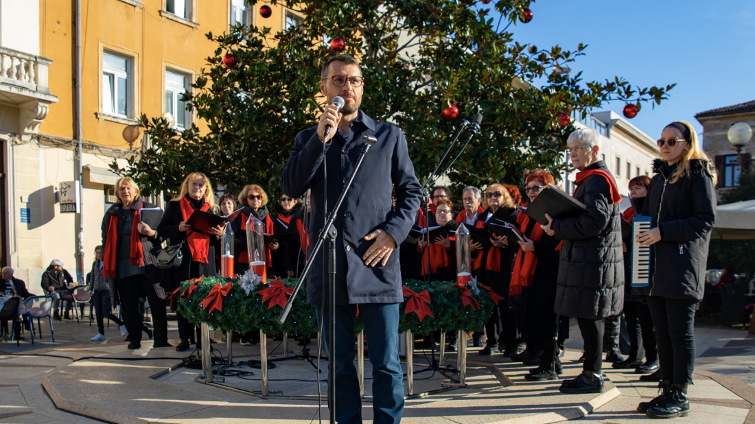 U Puli upaljena posljednja adventska svijeća
