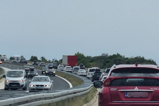 Policija upozorava vozače i građane: Odgovorno na cestama i s pirotehnikom tijekom blagdana