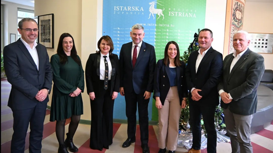 Novi korak prema realizaciji Edukativnog centra za pčelarstvo u Ripendi: potpisan ugovor Županije i Grada Labina