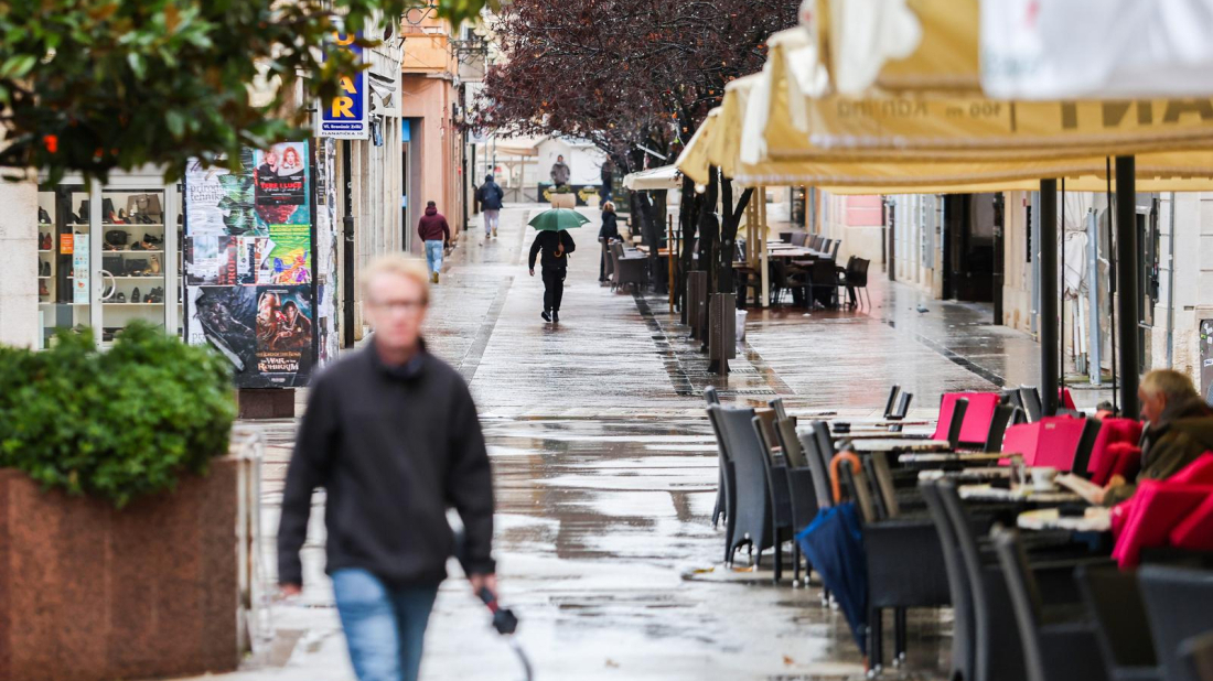 Istru para olujna bura, snijeg zabijelio gorje u blizini