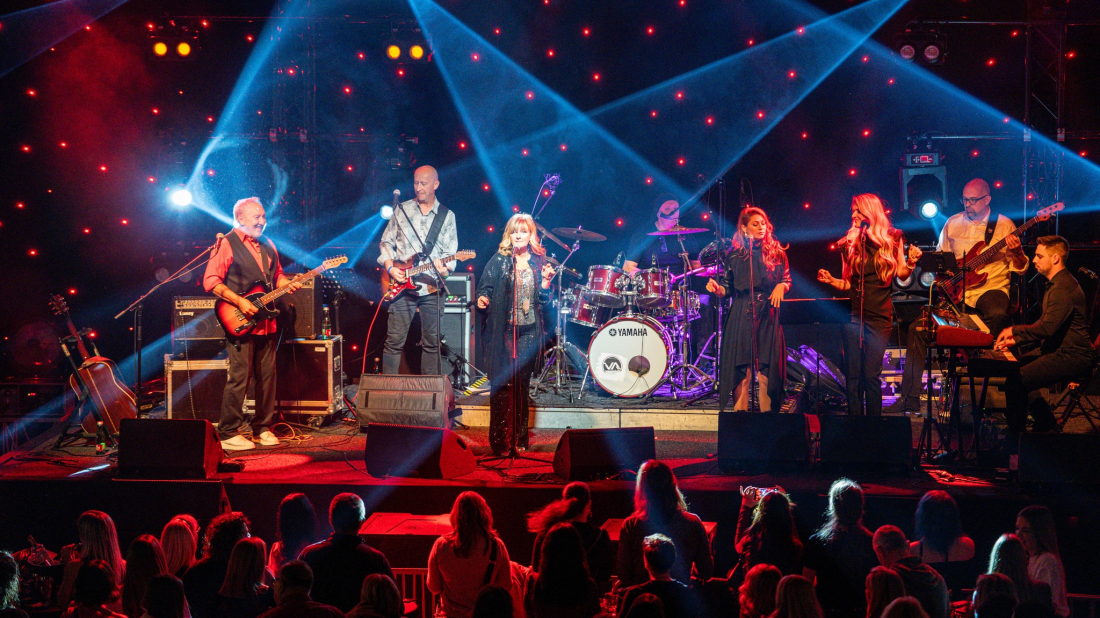 Najveći hitovi Novih fosila uz Sanju i Zeca večeras u Rovinju