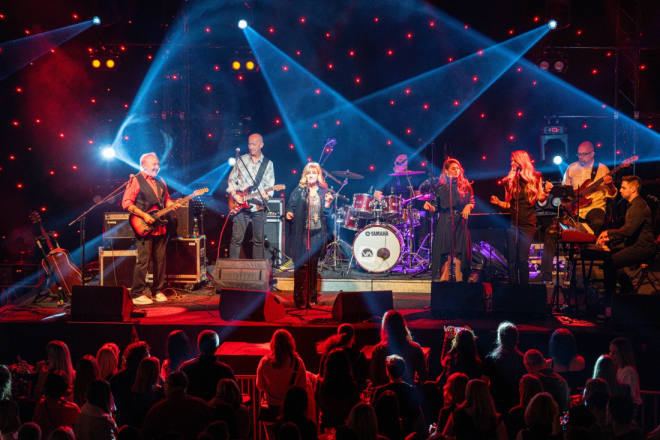 Najveći hitovi Novih fosila uz Sanju i Zeca večeras u Rovinju