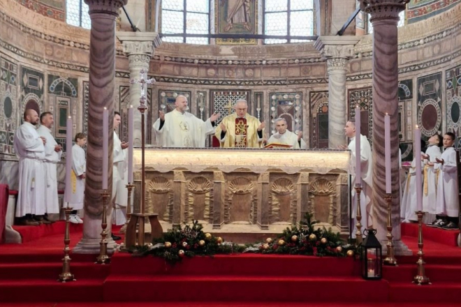 Biskup Štironja predvodio božićno euharistijsko slavlje u Porečkoj katedrali