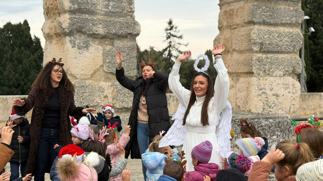 VIDEO Kad se male ruke slože: Suradnja  Antonele Škuflić Savić i DV Oblutak Pula iznjedrila pjesmu „U plamenu ljubavi“