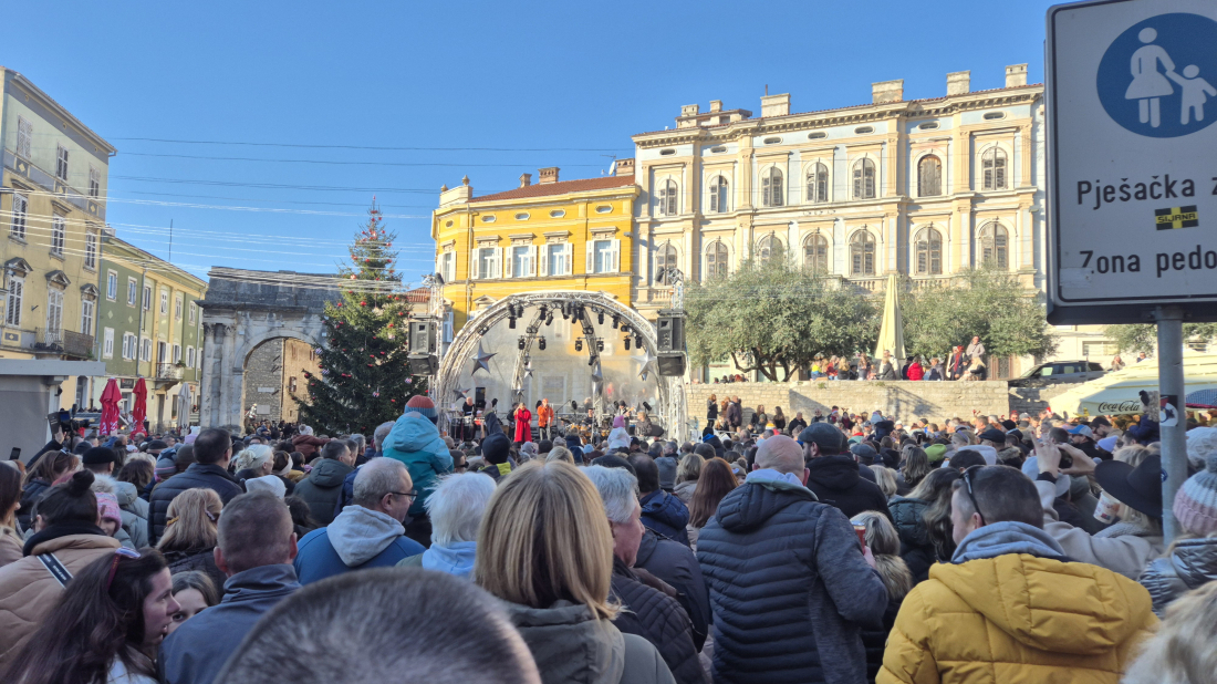 FOTO Pogledajte kako izgleda Doček u podne u Puli!
