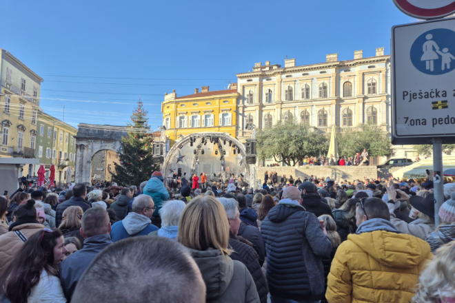 FOTO Pogledajte kako izgleda Doček u podne u Puli!