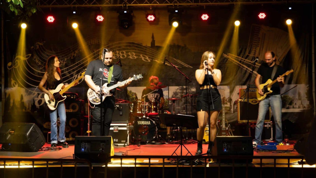 Rovinj: Adventsko slavlje ide dalje, ovog ponedjeljka nastupa Acid Salvia