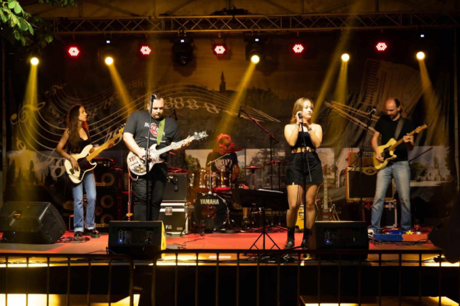 Rovinj: Adventsko slavlje ide dalje, ovog ponedjeljka nastupa Acid Salvia