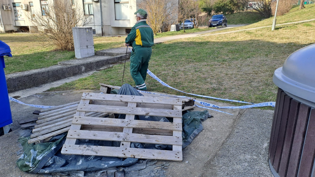 Buzet: Maloljetnik u novogodišnjoj noći  bacio pirotehničko sredstvo u spremnik za papir i izazvao požar!