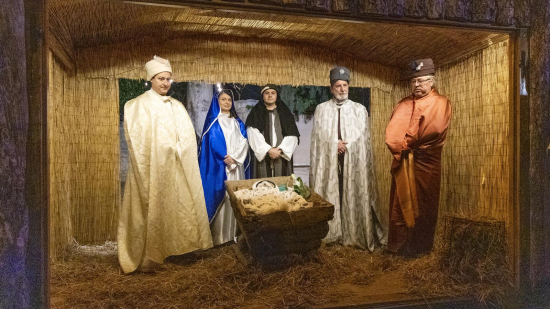 Sveti Lovreč ponovno oživio božićnu priču: Održano 14. uprizorenje Živih jaslica