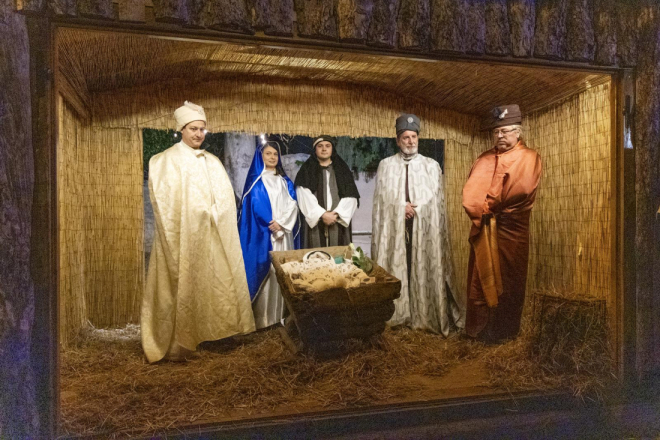 Sveti Lovreč ponovno oživio božićnu priču: Održano 14. uprizorenje Živih jaslica