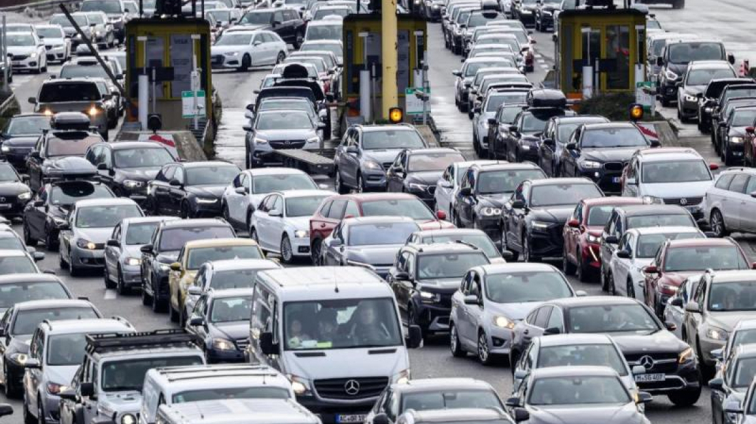 Hrvati krenuli na zimovanje, gužve na granicama sa Slovenijom, BiH i Srbijom