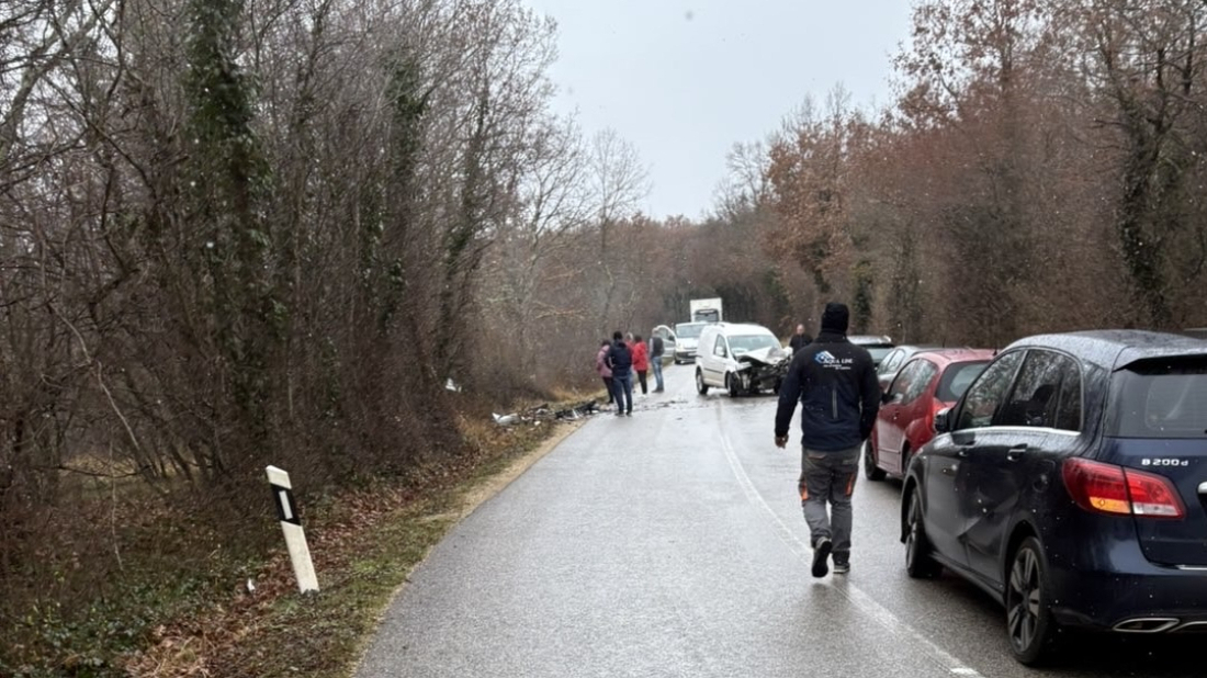 Teška prometna nesreća kod Višnjana: jedna osoba smrtno stradala