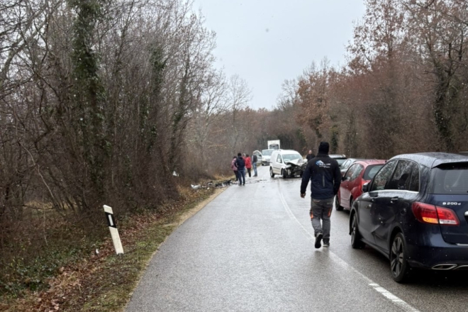 Teška prometna nesreća kod Višnjana: jedna osoba smrtno stradala