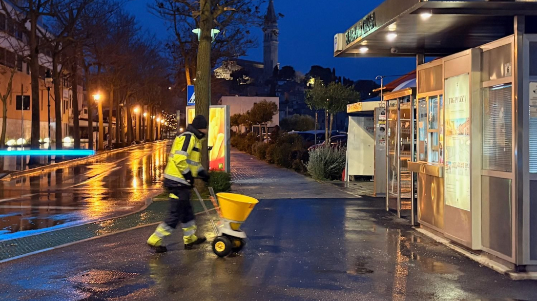 FOTO Komunalni servis Rovinj na terenu zbog vremenskih uvjeta