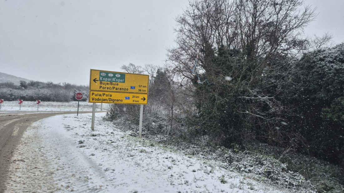 FOTO Bijelo jutro u Puli i Rovinju: Ceste teško prohodne, zimska služba na terenu
