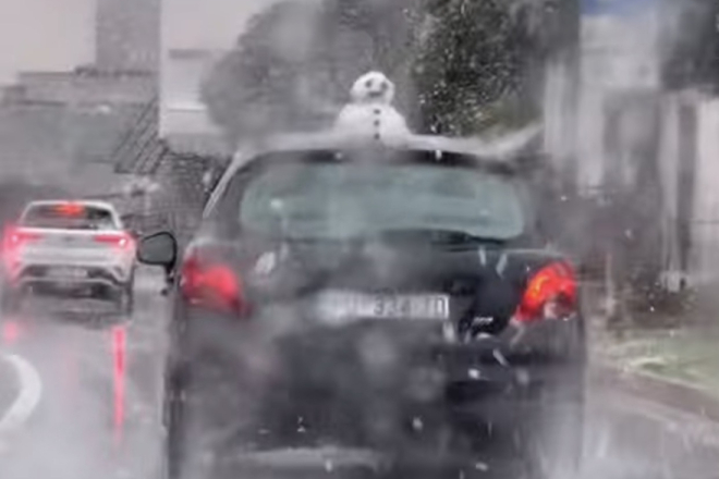 FOTO BILJEŠKA: Snijeg probudio maštu u Rovinju!