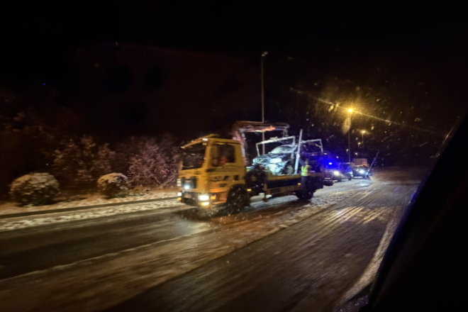 Zbog snijega i neprilagođene brzine automobil završio na krovu kod Kanfanara