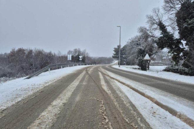 Zbog poledice vozačica sletjela s ceste, policija podiže prijavu protiv Istarskih cesta