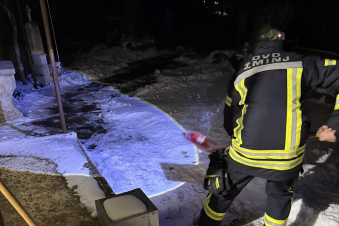 Noćna akcija solidarnosti u Žminju: Vatrogasci čistili prilaze domovima najugroženijih