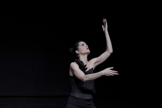INK na gostovanju u Zagrebu: Intimni plesni solo Roberte Milevoj “S Robertom” u ZPC-u